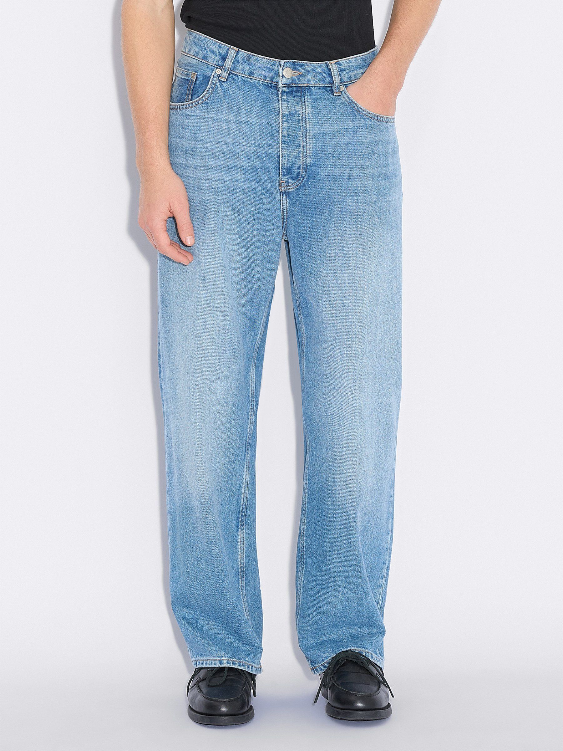 Straight Jeans