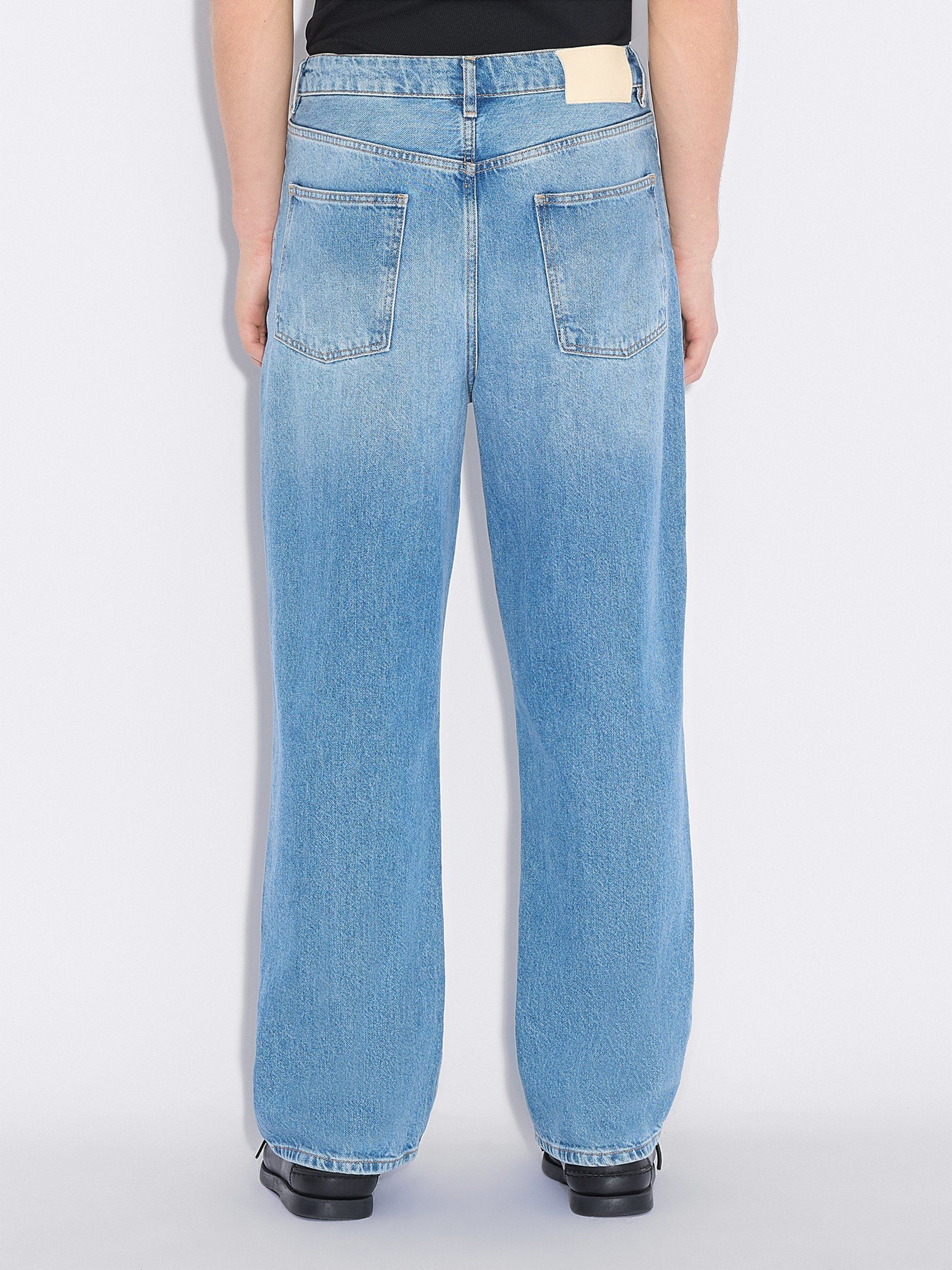 Straight Jeans
