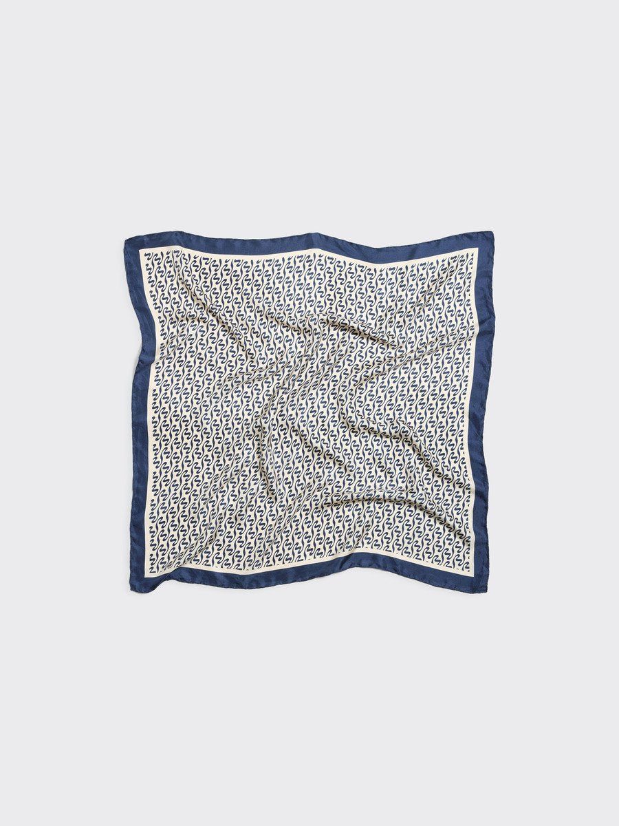 Fine Scarf Monogram Large