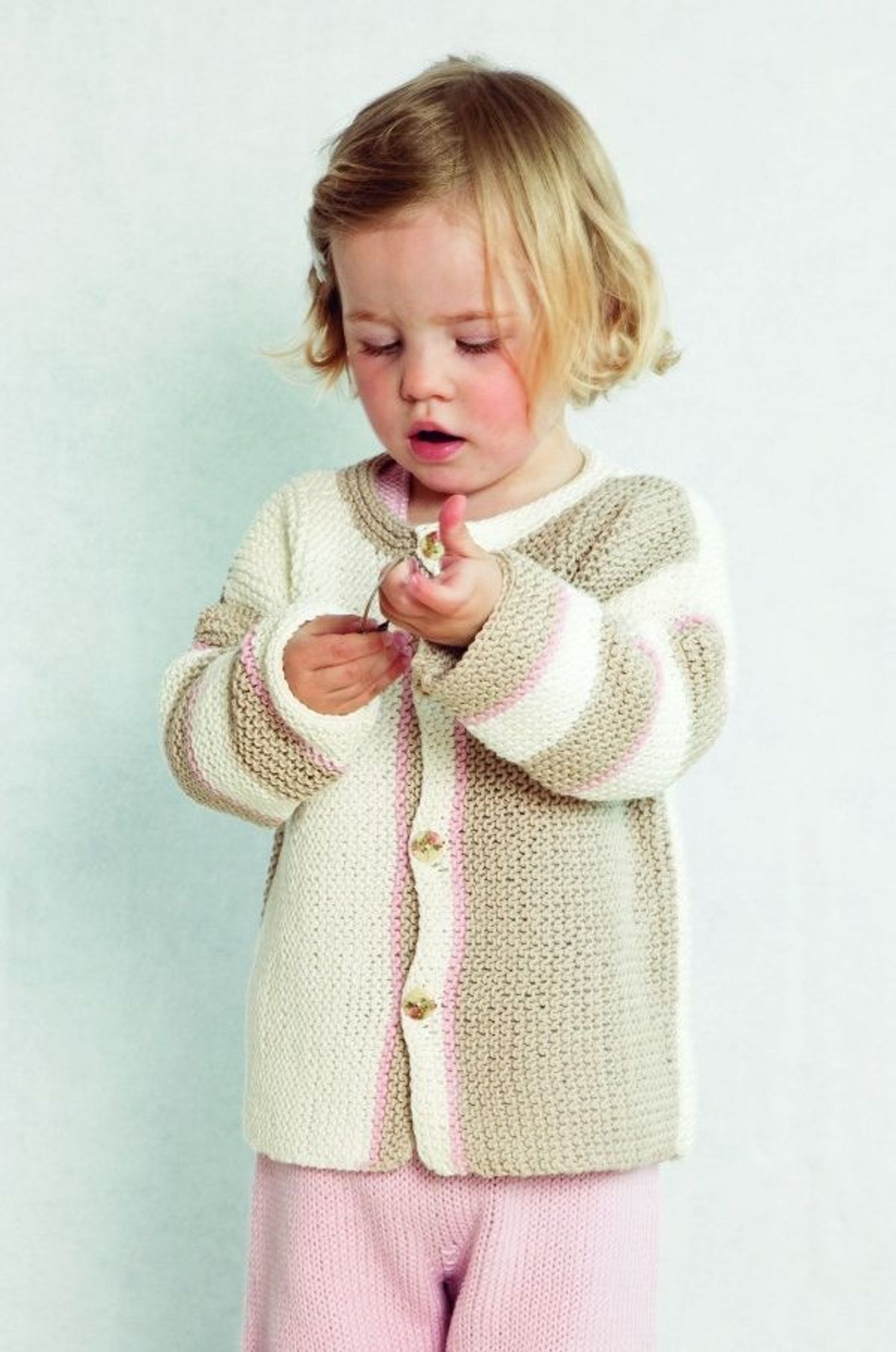 Baby Rettstrikket jakke og glattstrikket bukse-Baby 16-4 - Rettstrikket jakke og glattstrikket bukse