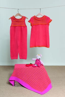 Baby Kjole, bukser, lue og sokker-Baby 18-9 - Kjole, bukser, lue og sokker