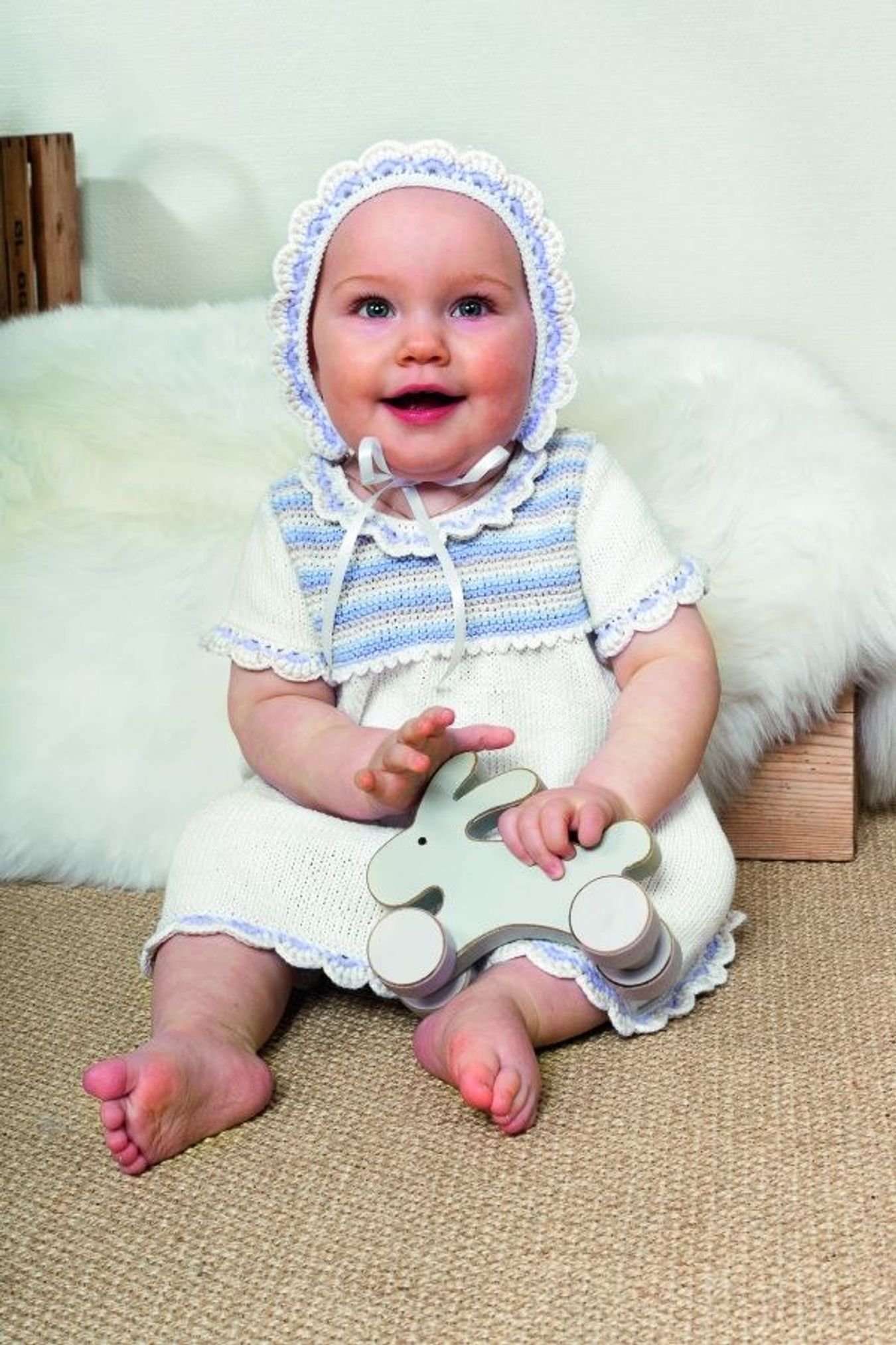 Baby Kjole, bukser, lue og sokker-Baby 18-9 - Kjole, bukser, lue og sokker
