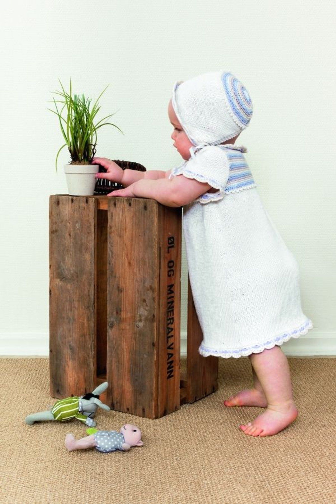 Baby Kjole, bukser, lue og sokker-Baby 18-9 - Kjole, bukser, lue og sokker