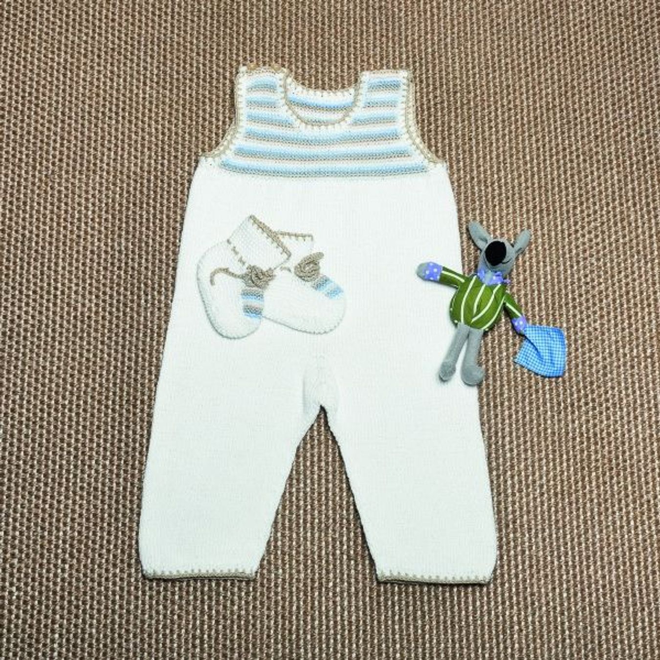 Baby Kjole, bukser, lue og sokker-Baby 18-9 - Kjole, bukser, lue og sokker