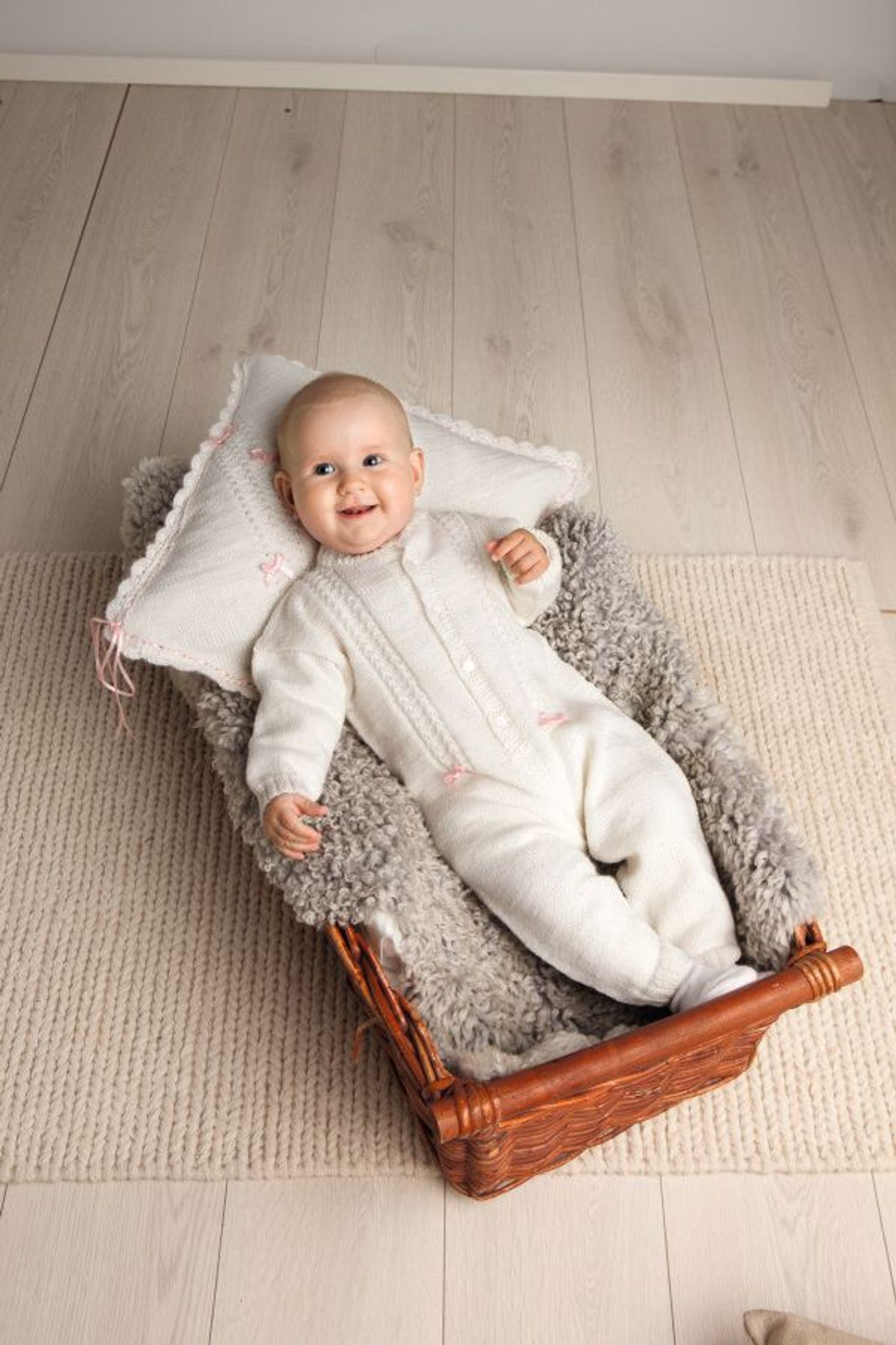 Baby Dress, teppe og pute-Baby 20-5 - Dress, teppe og pute