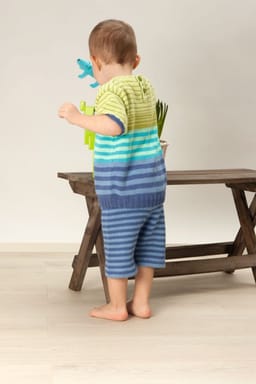 Baby Genser, kortbukse og pute-Baby 22-7 - Genser, kortbukse og pute
