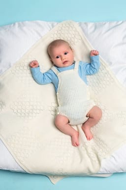Baby Kort bukse med eller uten smekke og seler-Baby 27-3 - Kort bukse med eller uten smekke og seler