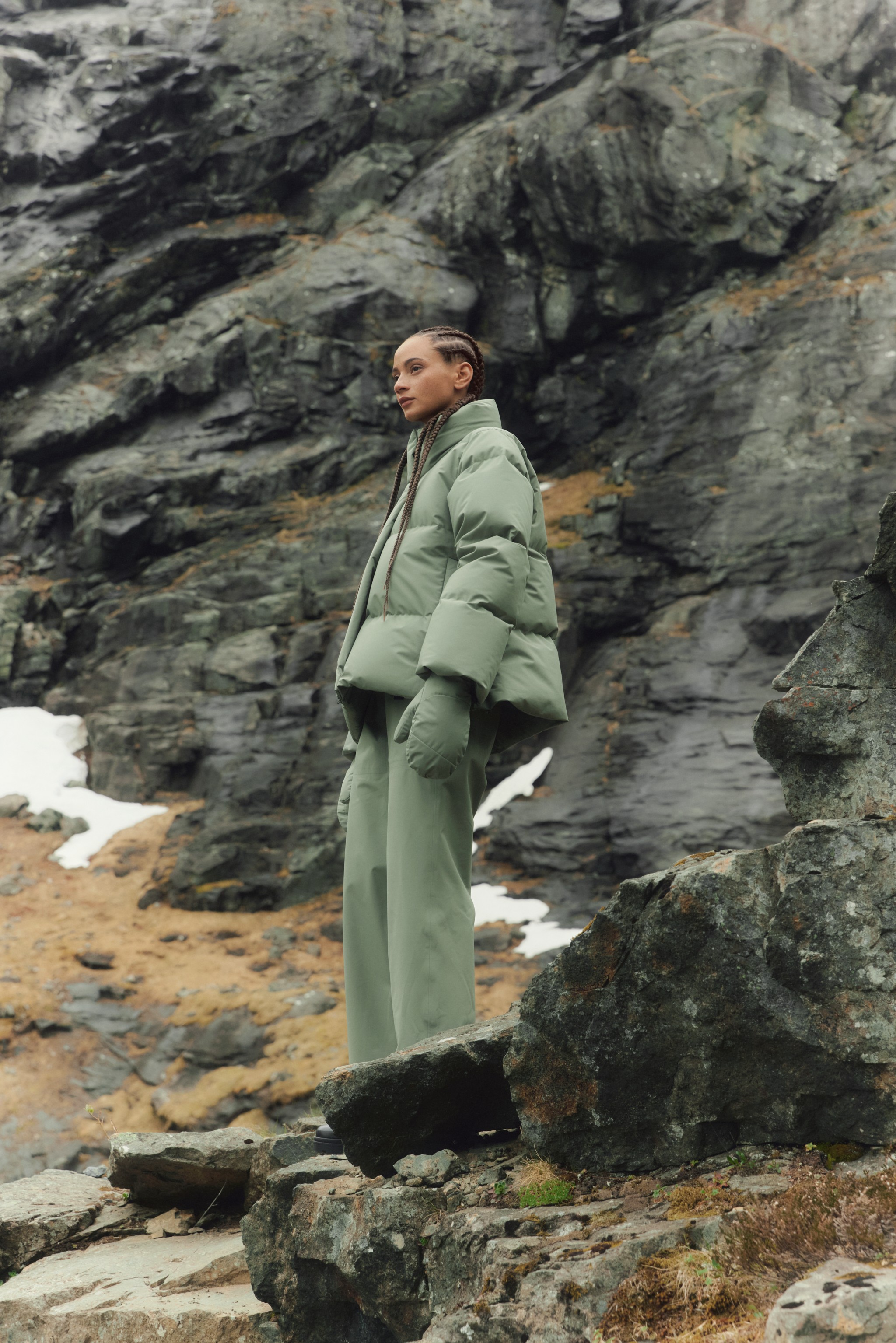 Woman wearing the Sæbø jacket from BLÆST