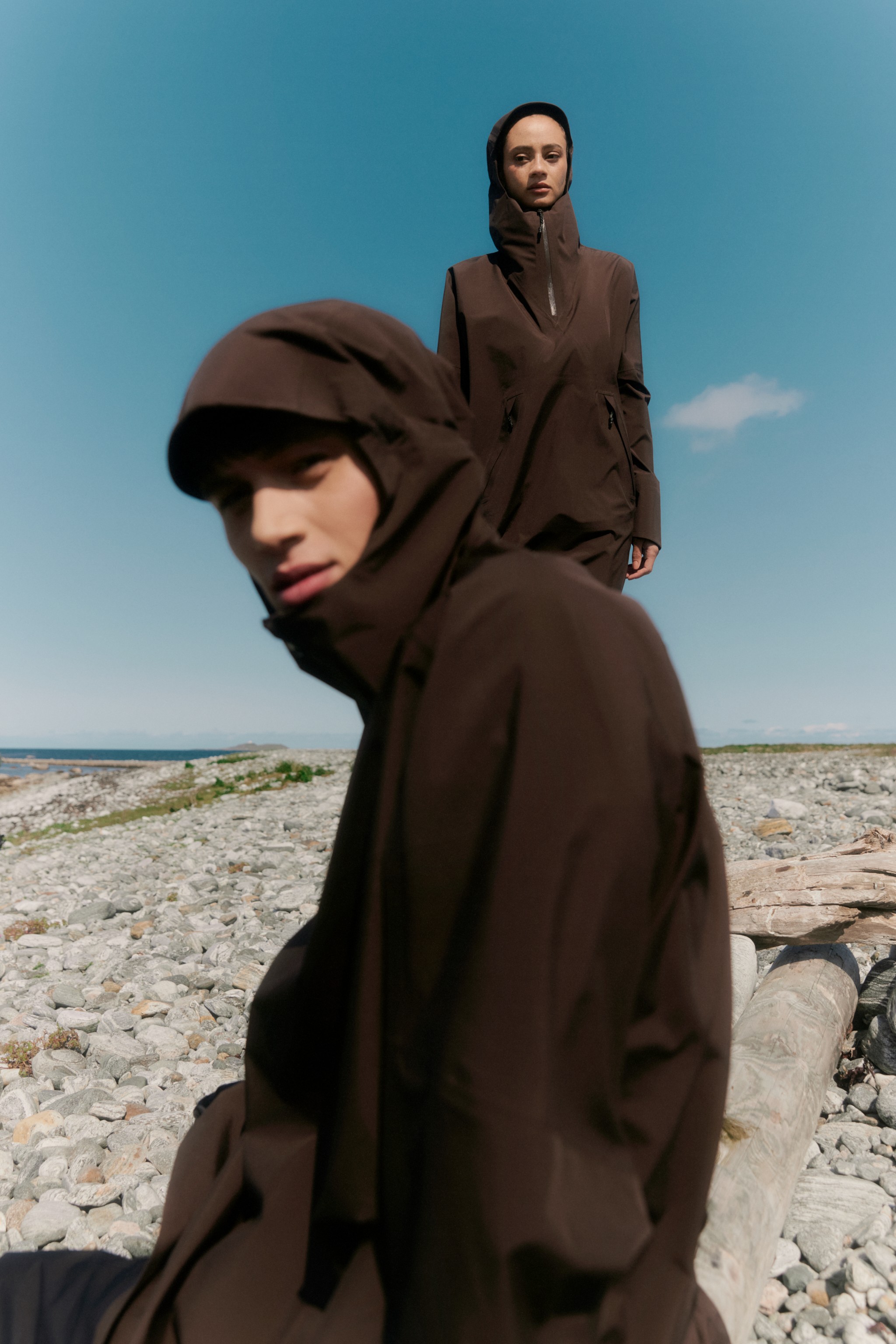 Man and woman wearing the Aalesund poncho from BLÆST