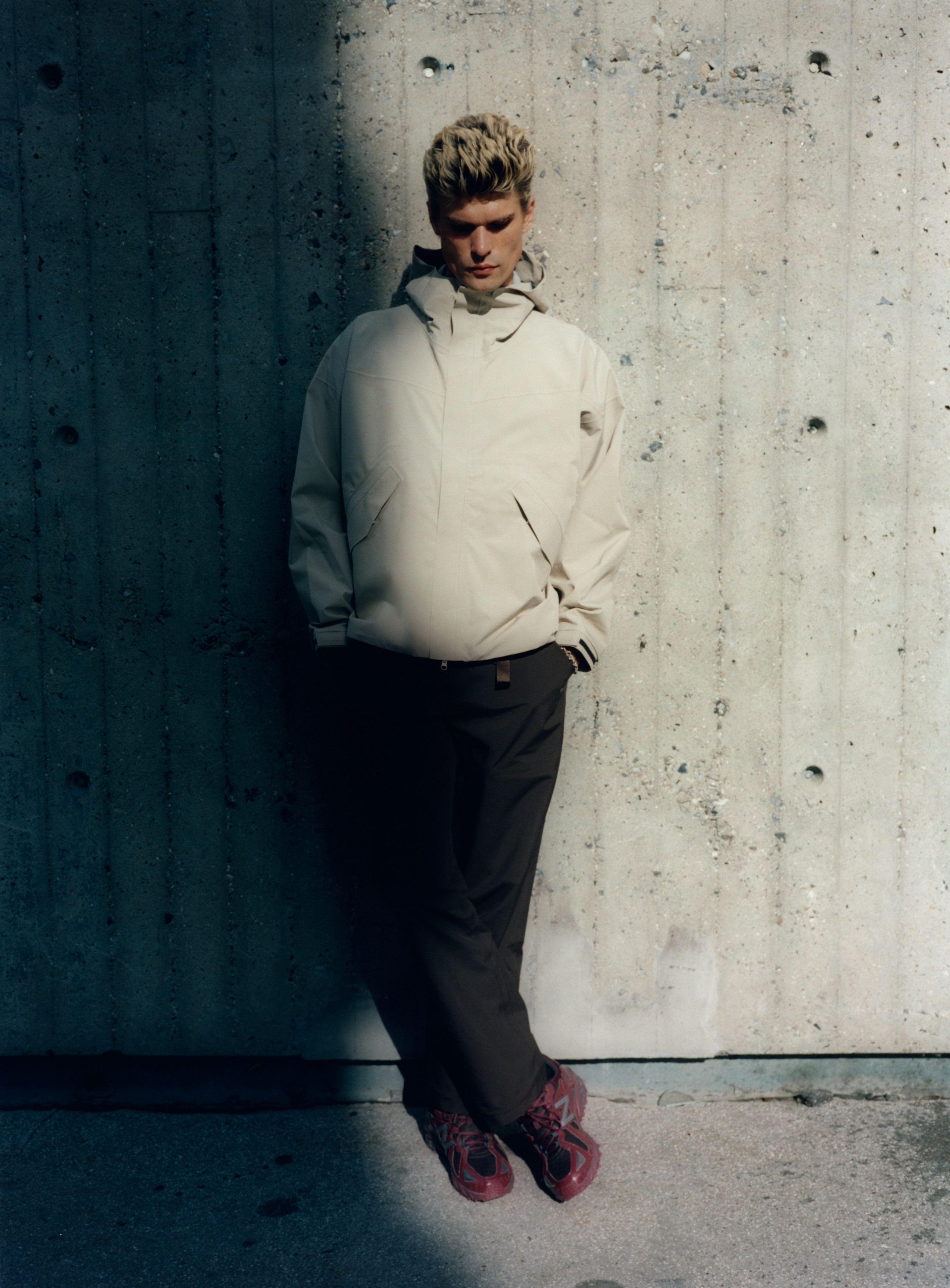 Man wearing the Synes jacket and Nørve pant from BLÆST