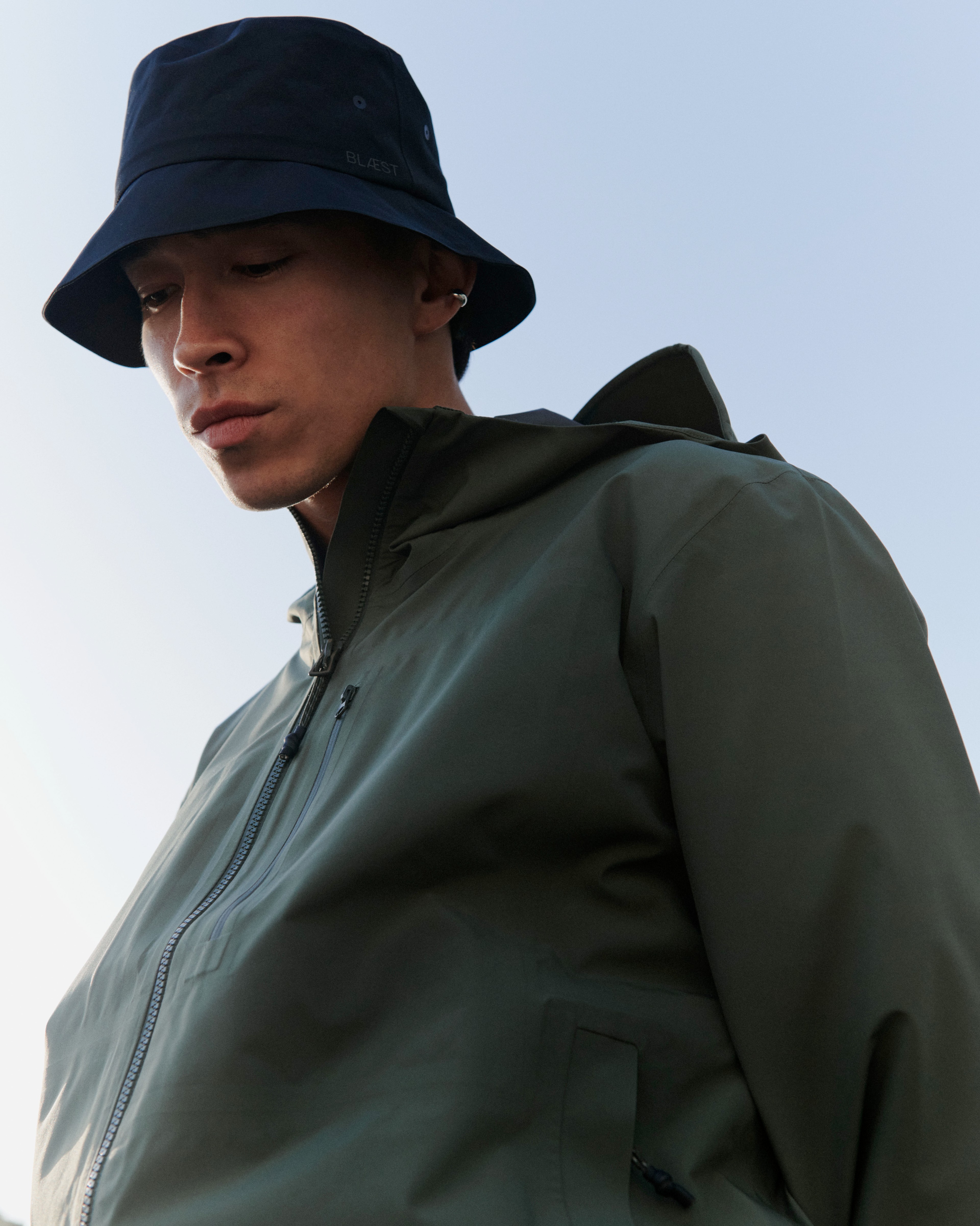 Man wearing the Øya bucket hat from BLÆST